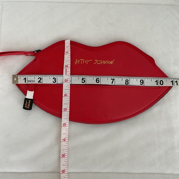BETSEY JOHNSON Red Lips Wristlet - Picture 3 of 5